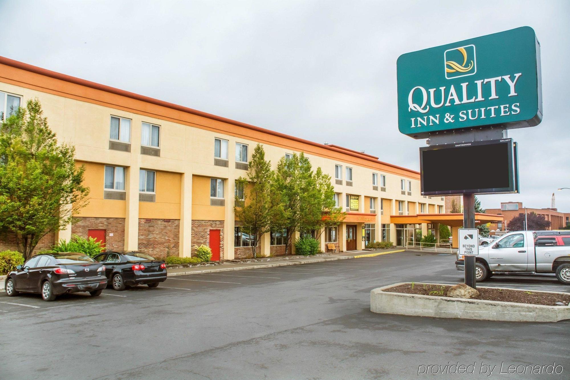 Clarion Hotel & Suites Riverfront Oswego Exterior foto