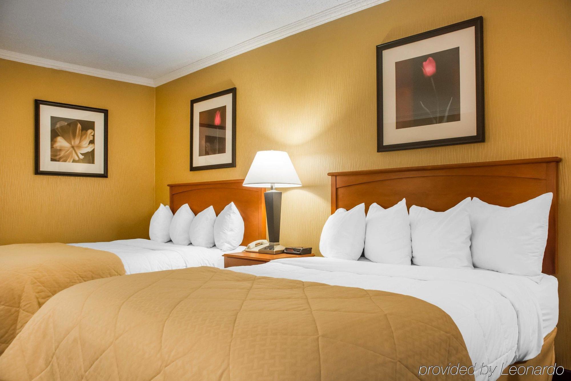 Clarion Hotel & Suites Riverfront Oswego Exterior foto